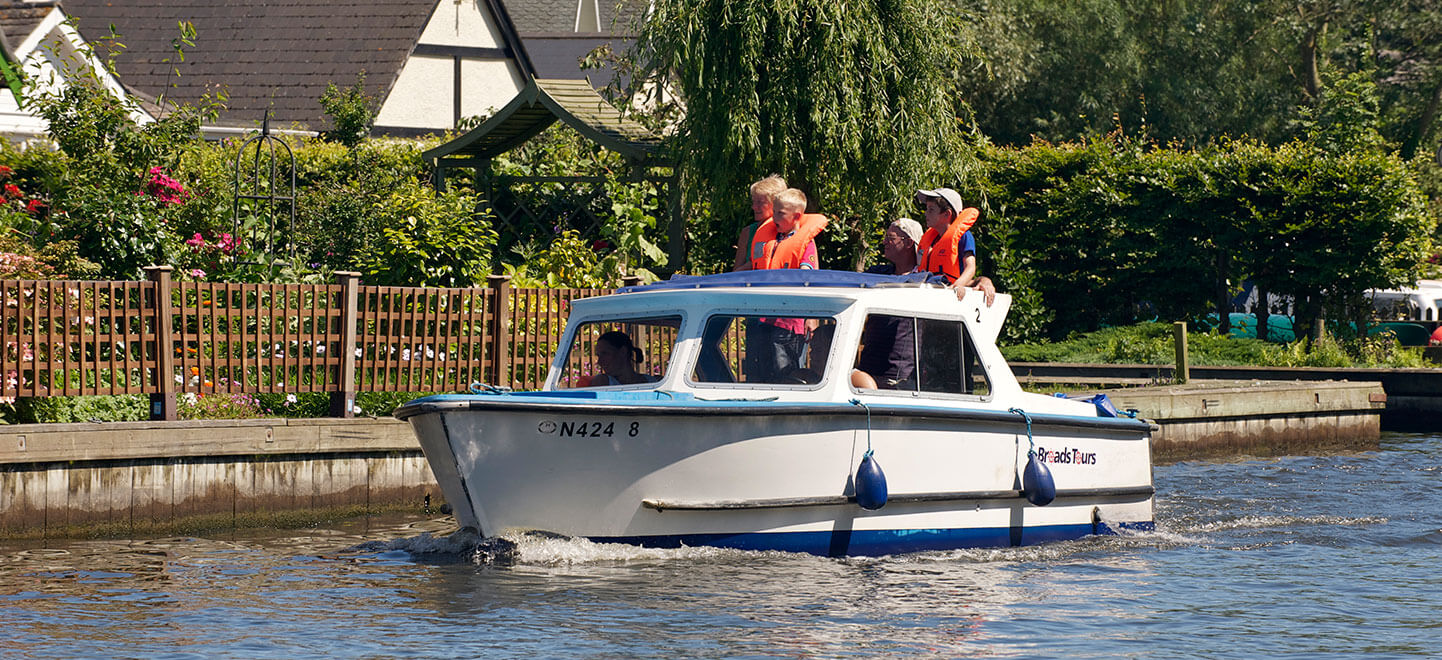 day boat hire on the norfolk broads